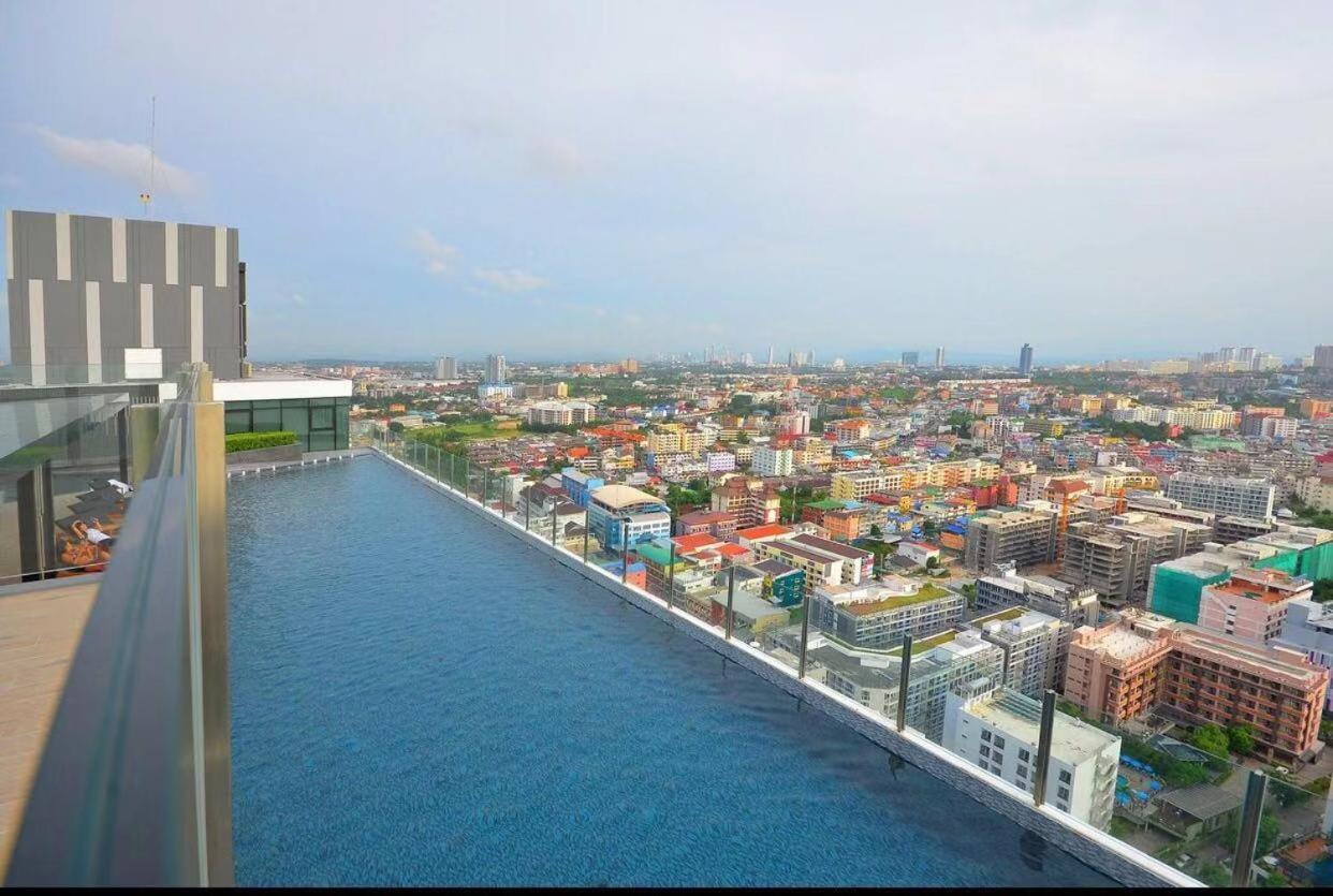 The Base Central Pattaya Seaview Exterior foto